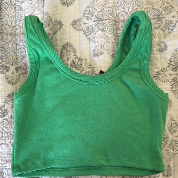 Signatures Green Ribbed Crop Top - Picture 3 of 4